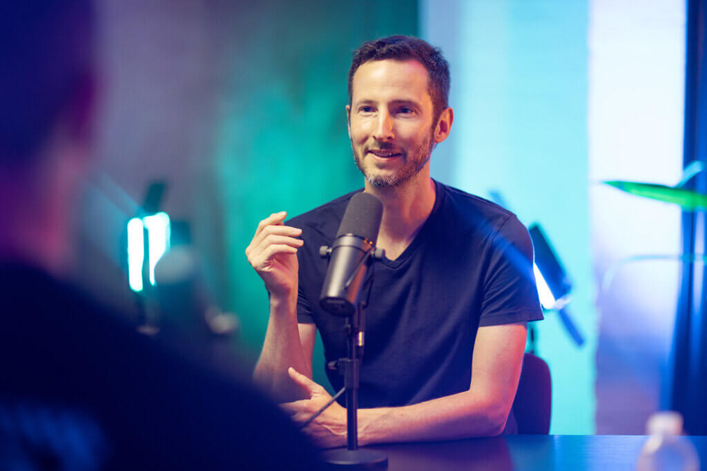 Jason Feifer recording an interview